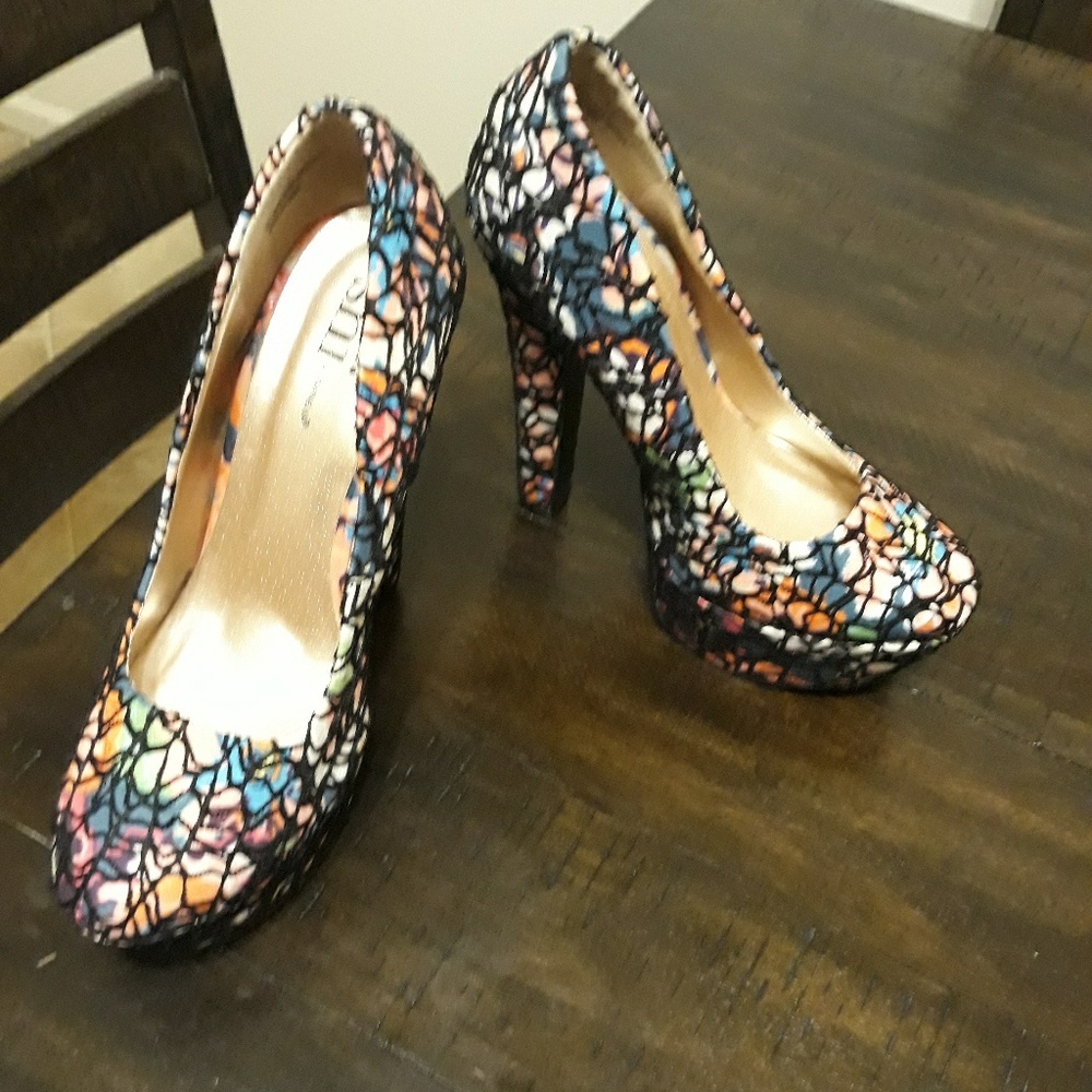 Shoes - Picture 2 of 4